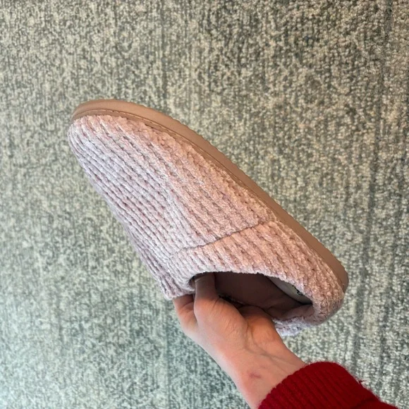 Dearfoams Soft Pink Kids Slippers - Picture 2 of 5